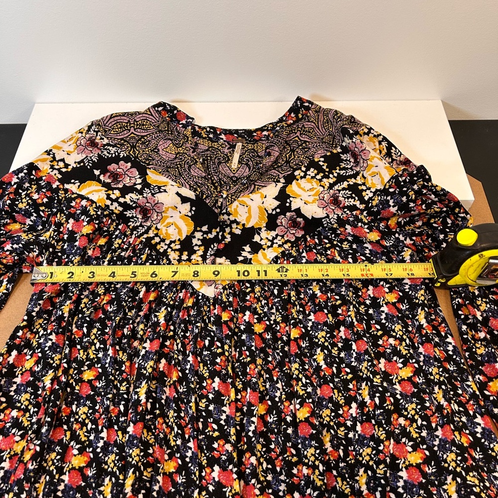 FREE PEOPLE Wildflower Fields Henley Tunic Top V-neck button Women’s Size Medium - Picture 9 of 13